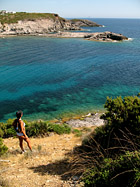 Sguardo all'orizzonte di un turista